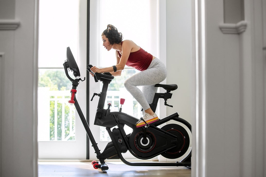 INDOOR BIKE VELOCORE BOWFLEX COD.BOW-VELOCORE TFT 16 + RICEVITORE E FASCIA CARDIO + BLUETOOTH compatibile con App Zwift e Peloton , Netflix, Amazon Prime Video, Disney + e Hulu - TIMESPORT24